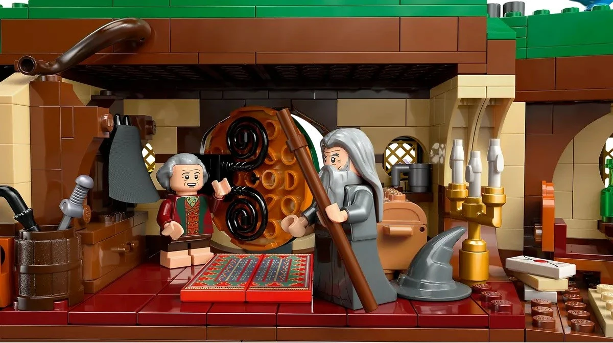 Set LEGO ICONS The Lord of the Rings: Shire 10354, për të rritur, shumëngjyrësh