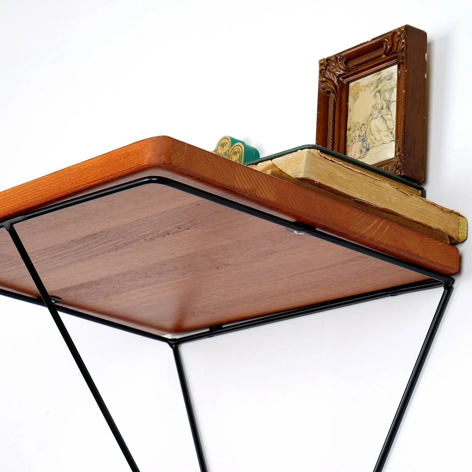 Raft dekorativ prej druri për mur, ngjyrë arre dhe e zezë, Hanah Home, Wr037