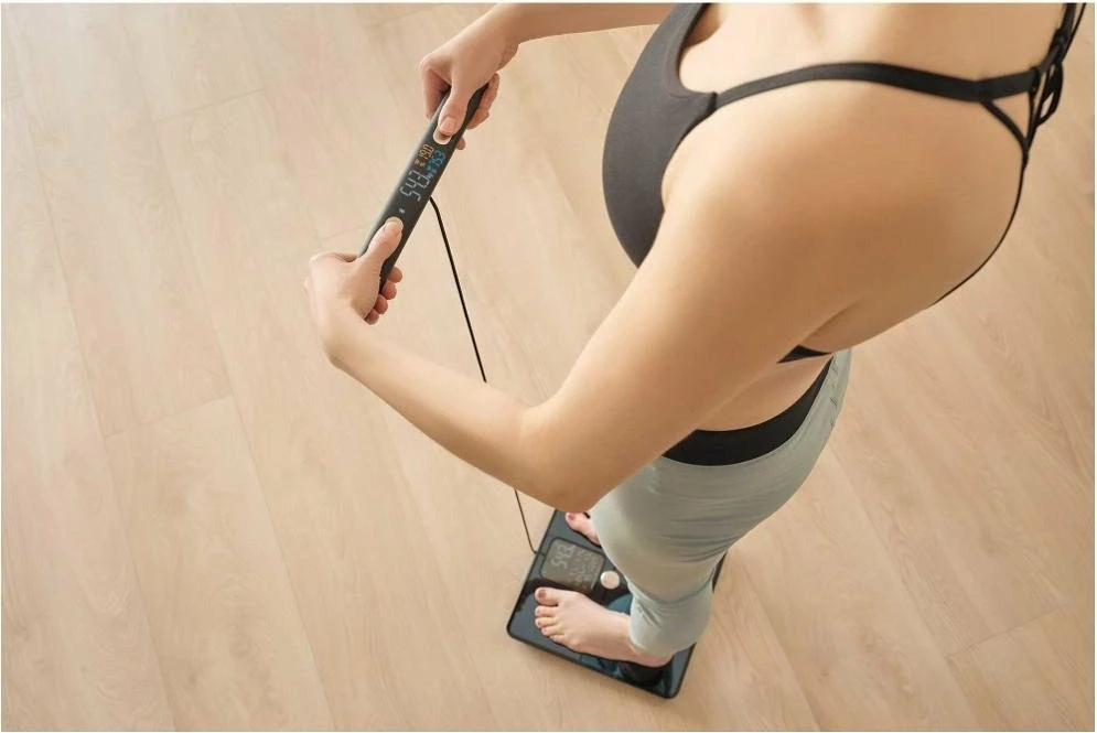 Peshore fitness me Bluetooth Sencor SBS 9102BK, analizë kompozimi trupor, xham i kalitur 6 mm, saktësi 100 g, bateri 4xAAA, e zezë