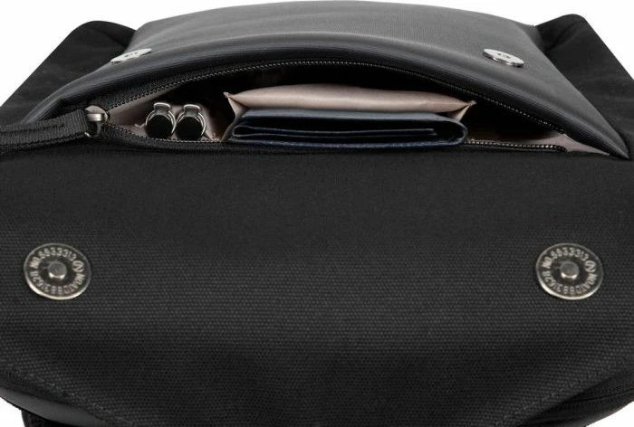 Çantë shpine për laptop RIVACASE 8521 13.3", e zezë