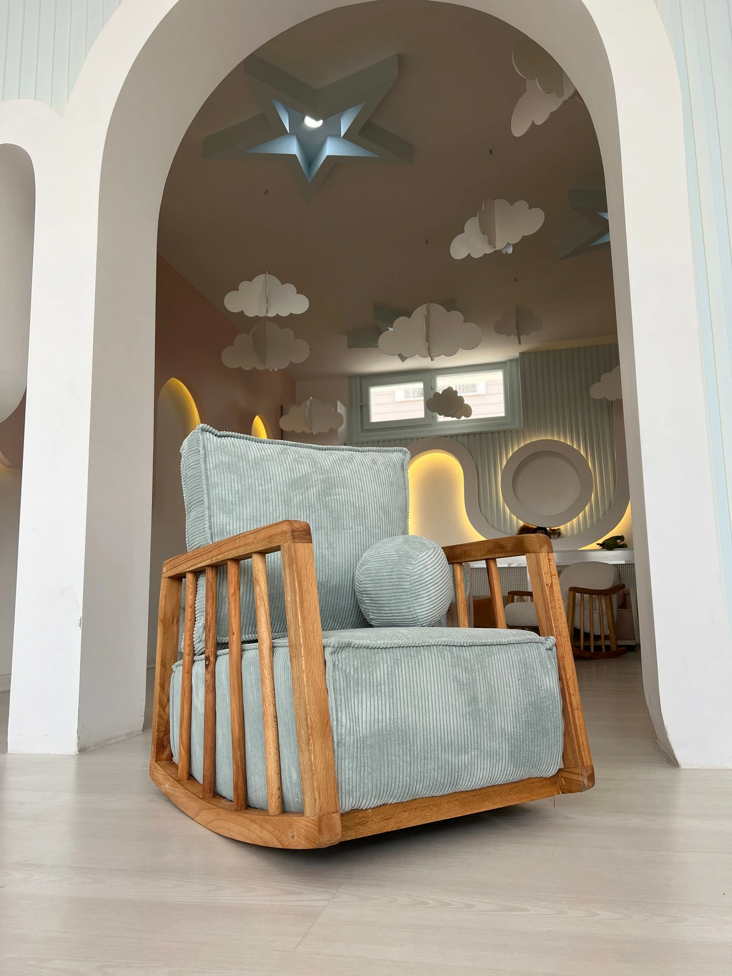 Karrige sallanan me krahë, ngjyrë kaltër, Atelier del Sofa