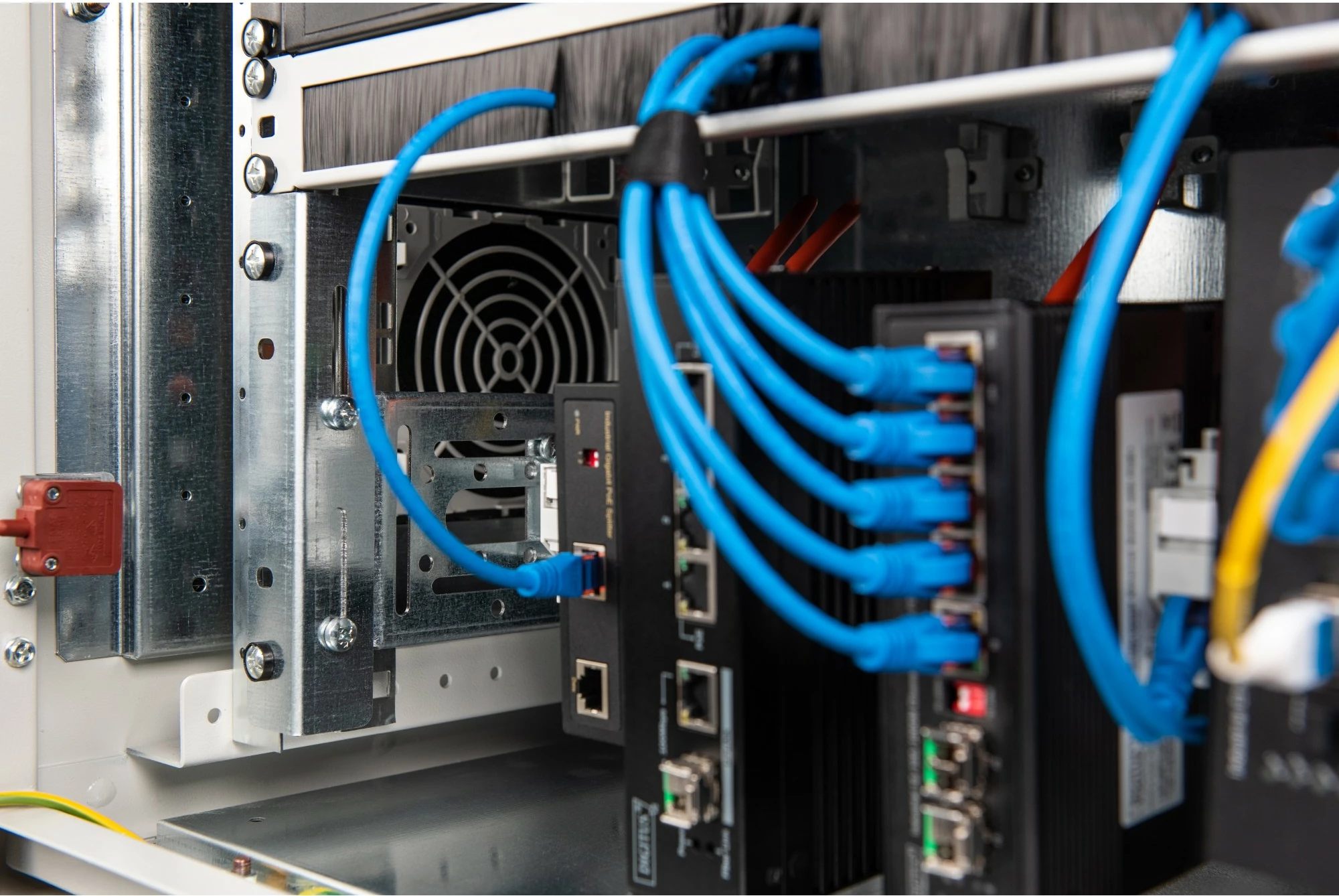 Mbajtëse DIN Rail Digitus 4U, 483mm, çelik i galvanizuar, argjend