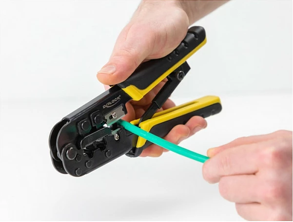 Pincë krimpimi DeLOCK Universal, RJ45/RJ12/RJ11, me zhveshës teli, verdhë/zi