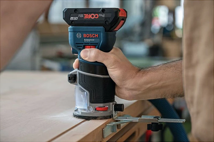 Frezë skajesh me bateri Bosch GKF 18V-8 Professional, 18V, solo, L-BOXX, blu/zezë