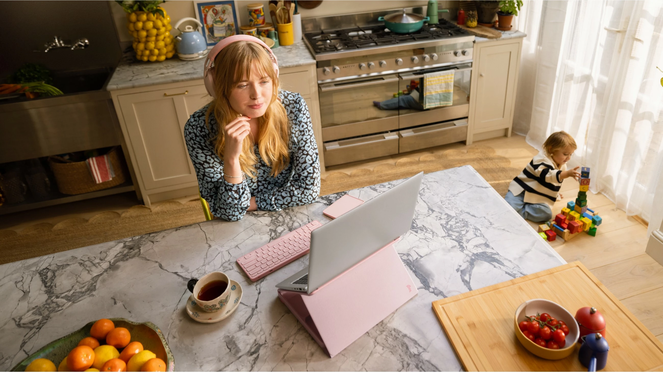 Tastierë mini Logitech 920-011240, QWERTY UK, touchpad, Bluetooth, Bohemian Blush