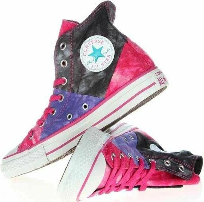 Atlete Converse femra, multipanel