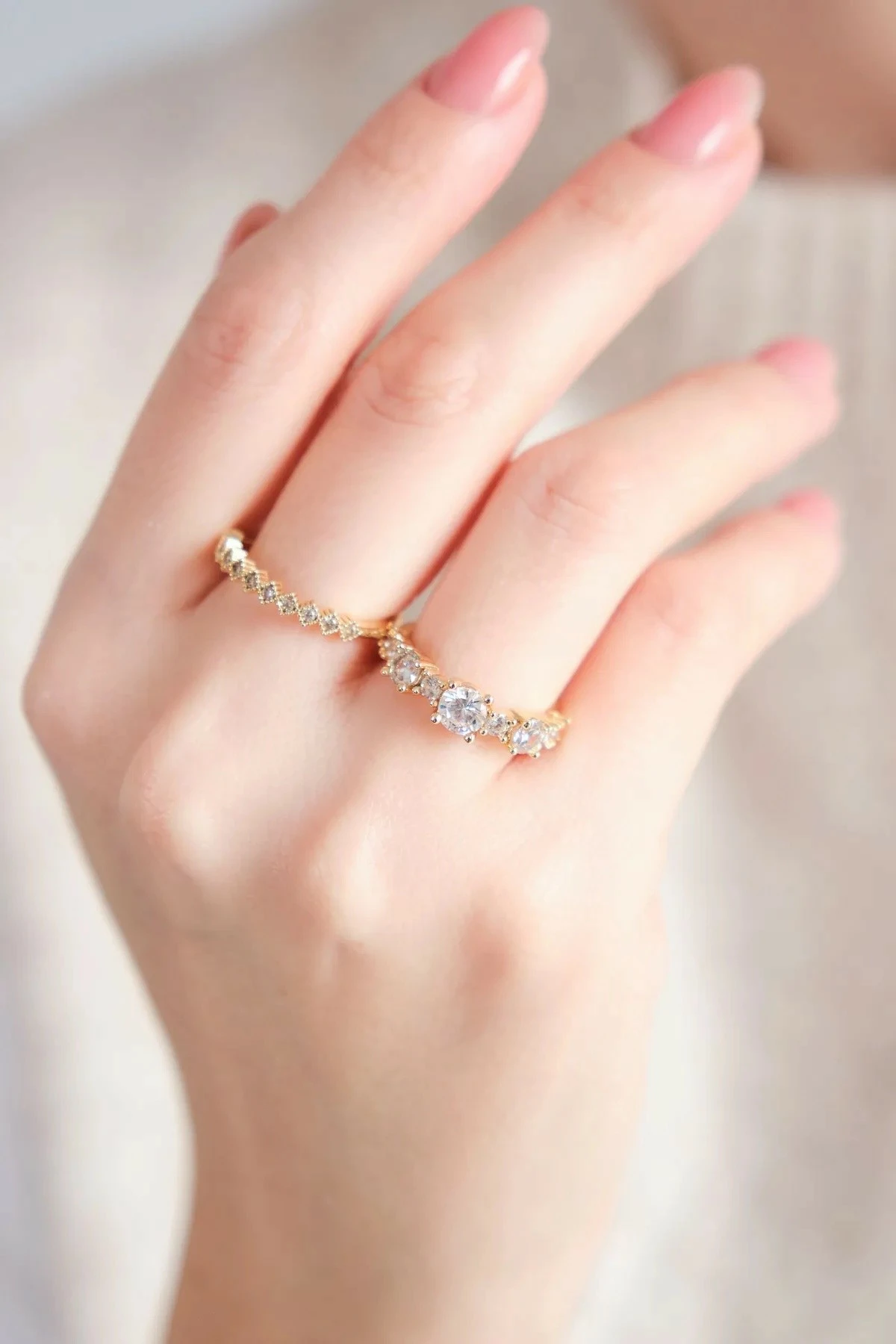 Unazë prej bronzi, ngjyrë ari, me gur zirkoni, Jumeon