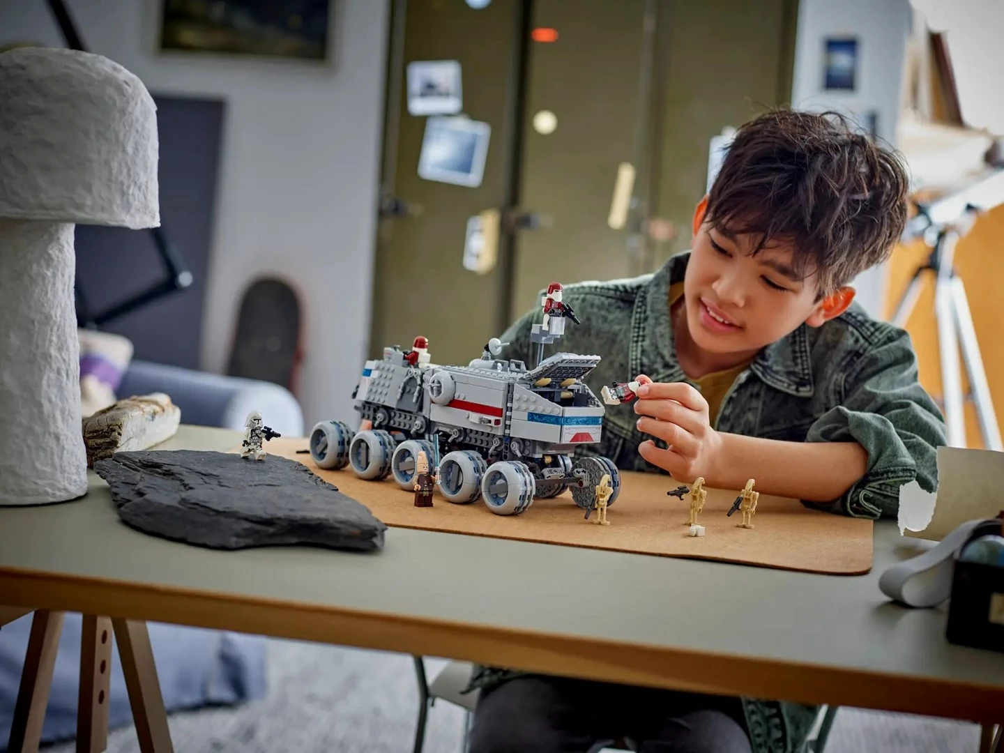 Set LEGO Star Wars Republic Juggernaut 75413 me 8 minifigura