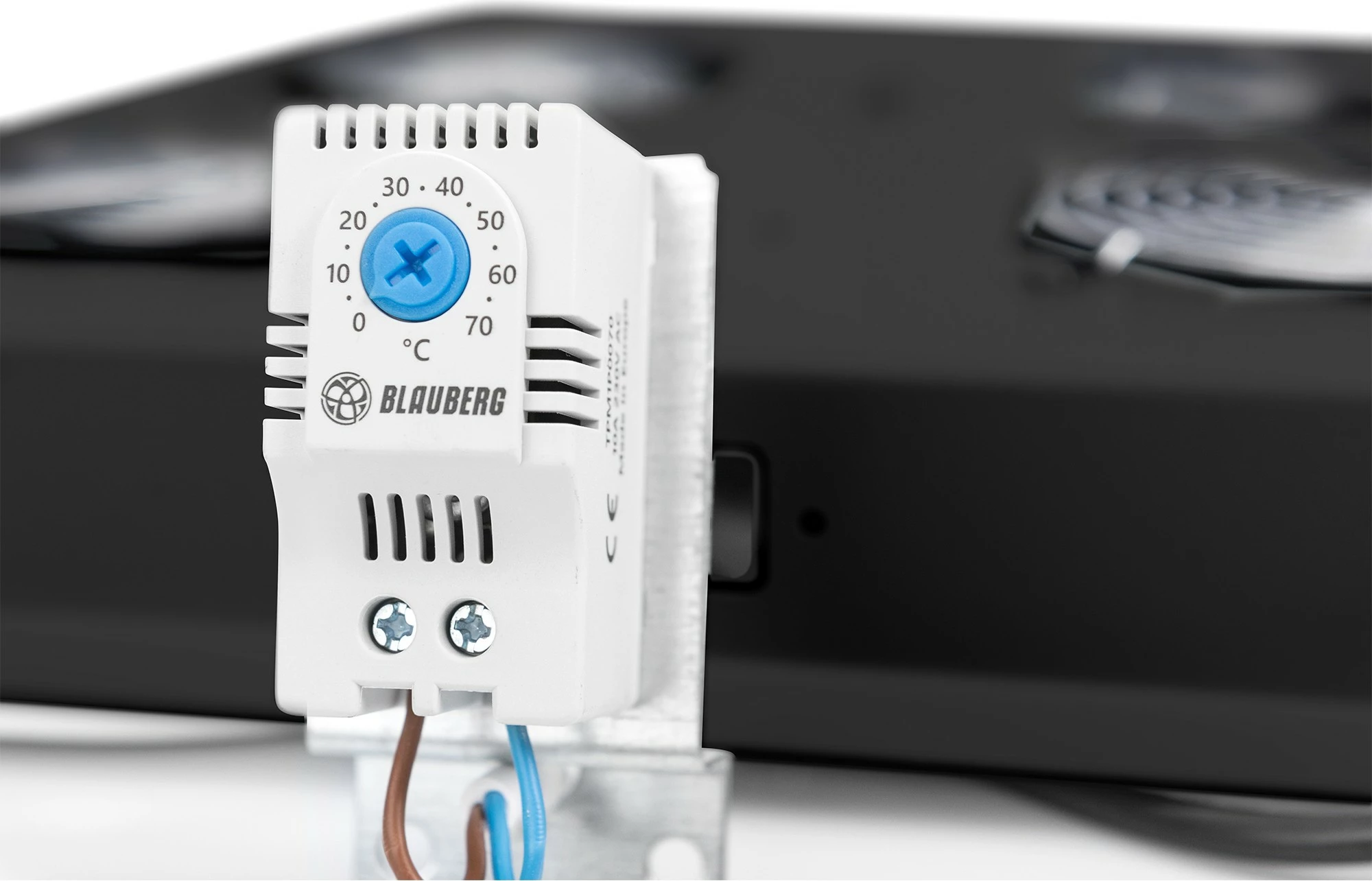 Njësi ftohëse tavanore Digitus Unique, 6 ventilatorë, e zezë