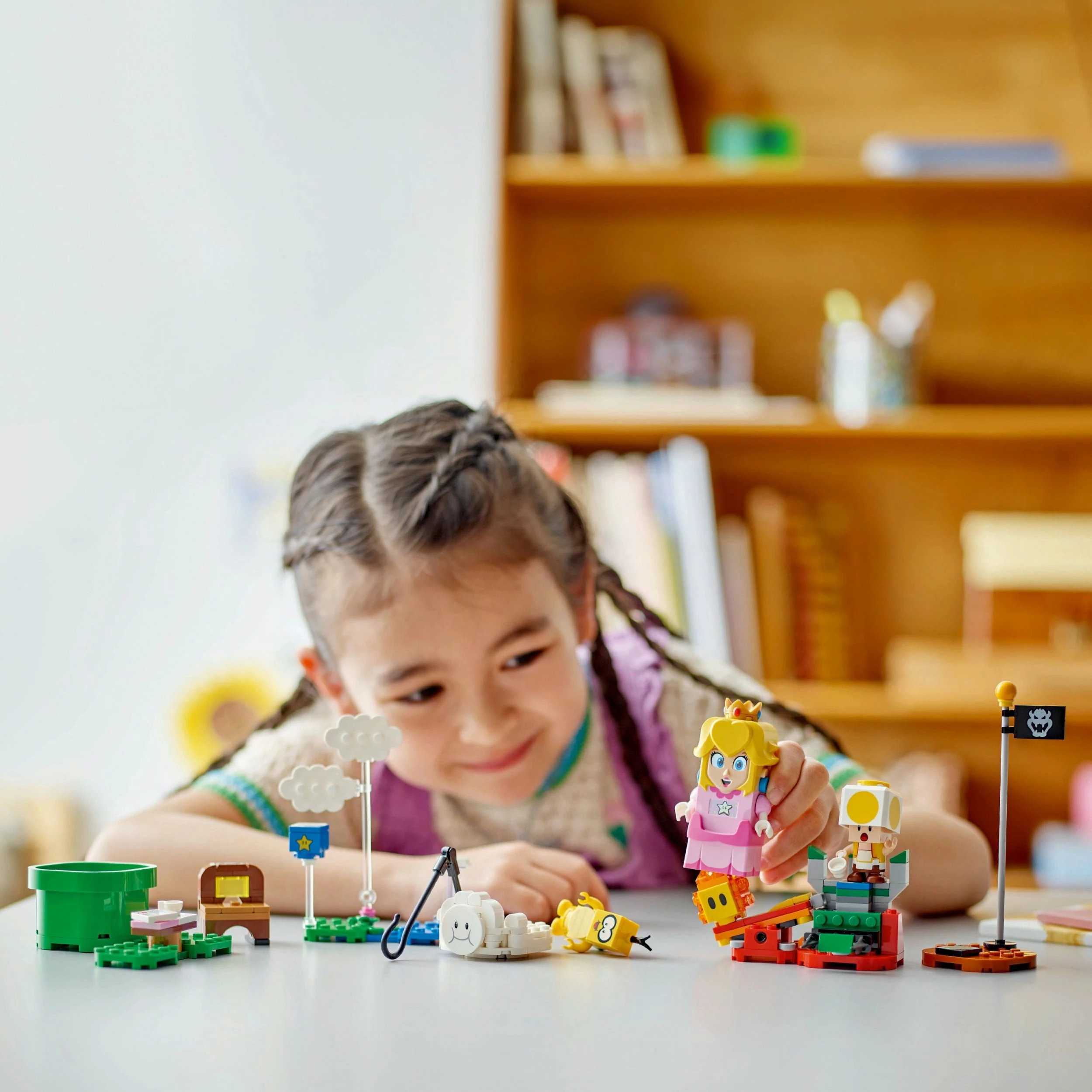 Set LEGO Super Mario, figurë interaktive LEGO Peach 71441, 208 copë