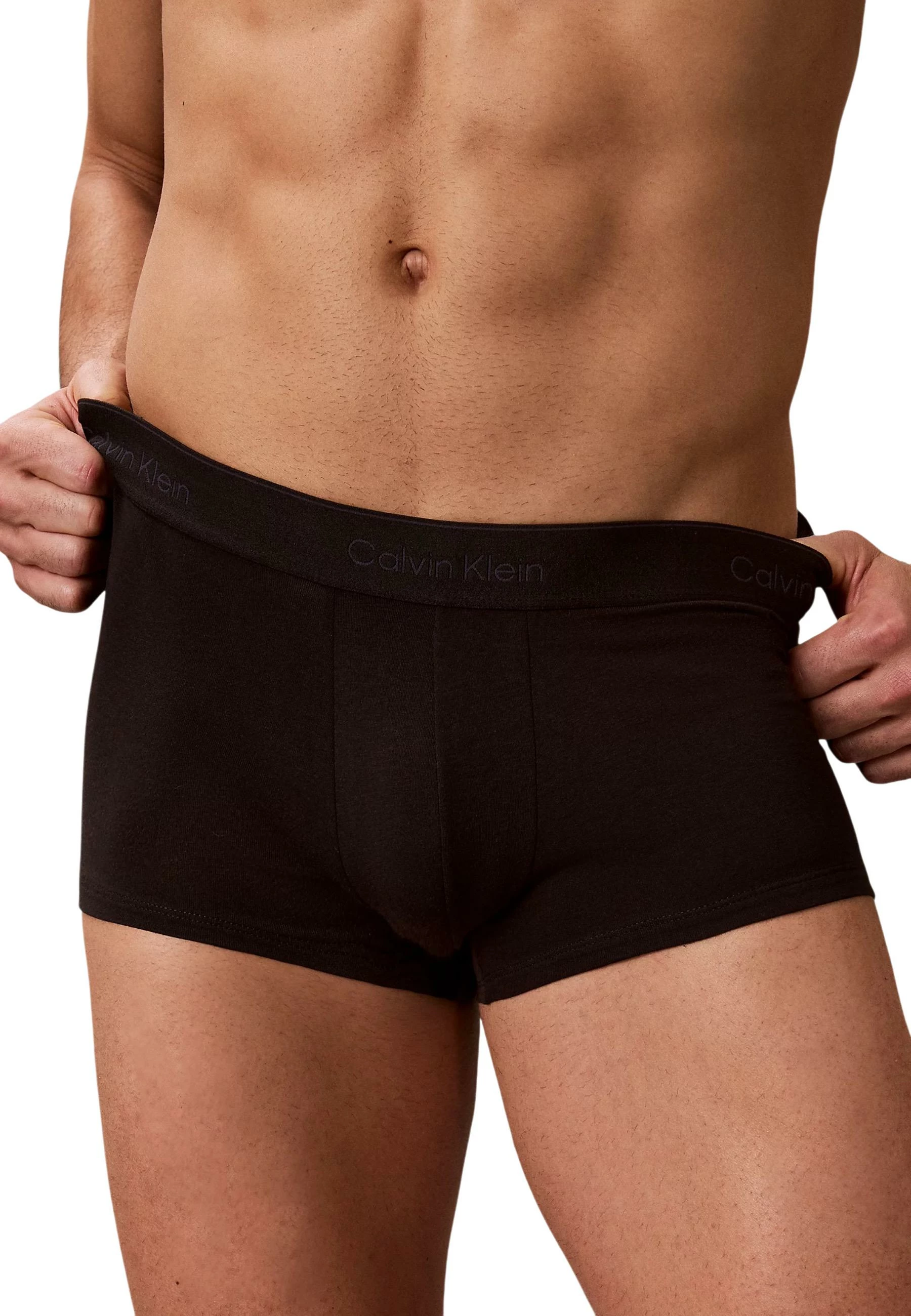Të brendshme trunk low-rise për meshkuj Calvin Klein Underwear LV00NB4389, zezë-vjollcë [Madhësia: XS]