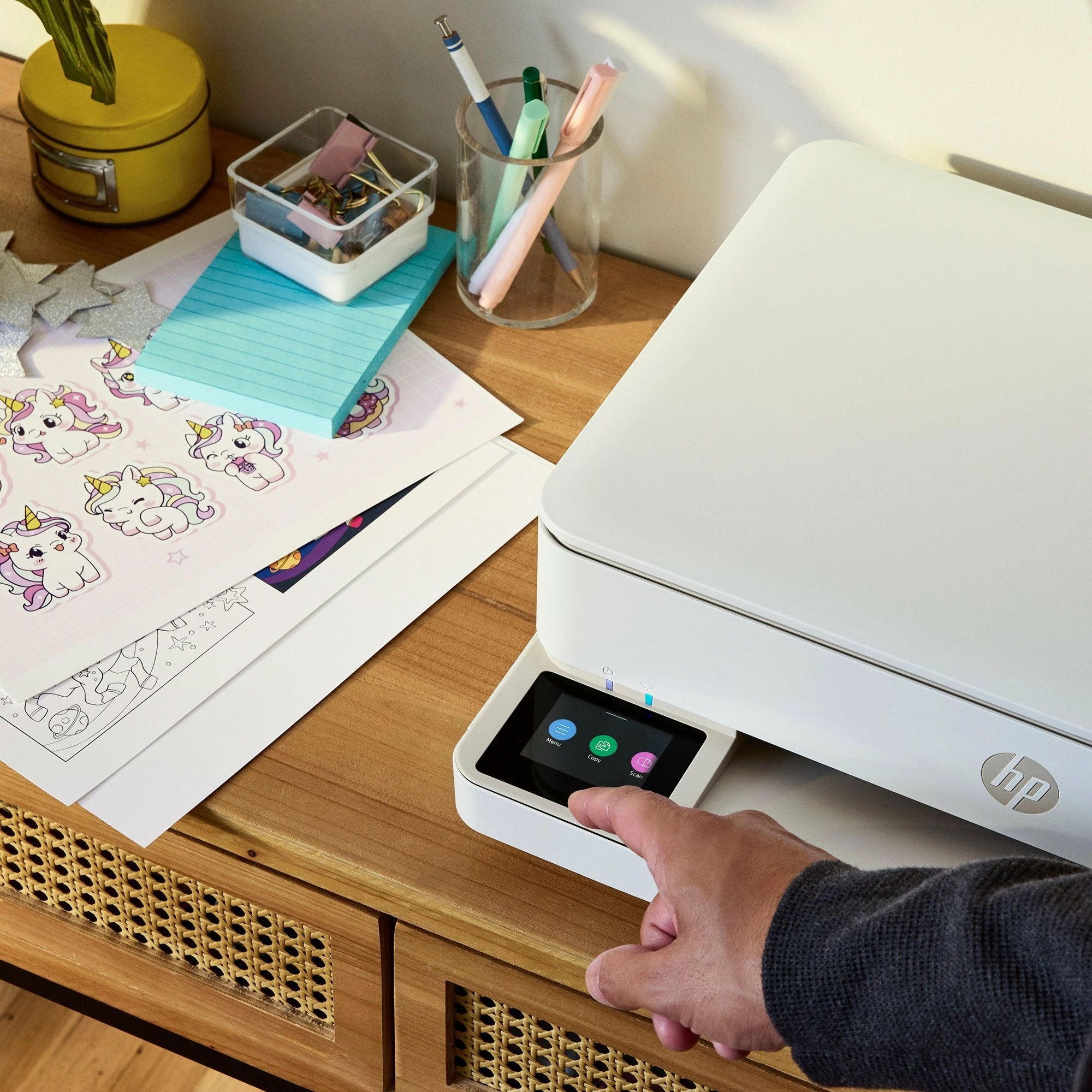Printer multifunksional HP ENVY 6120e (714L8B) A4, inkjet, Wi‑Fi, printim dyanshëm, ekran me prekje, bardhë/bezhë