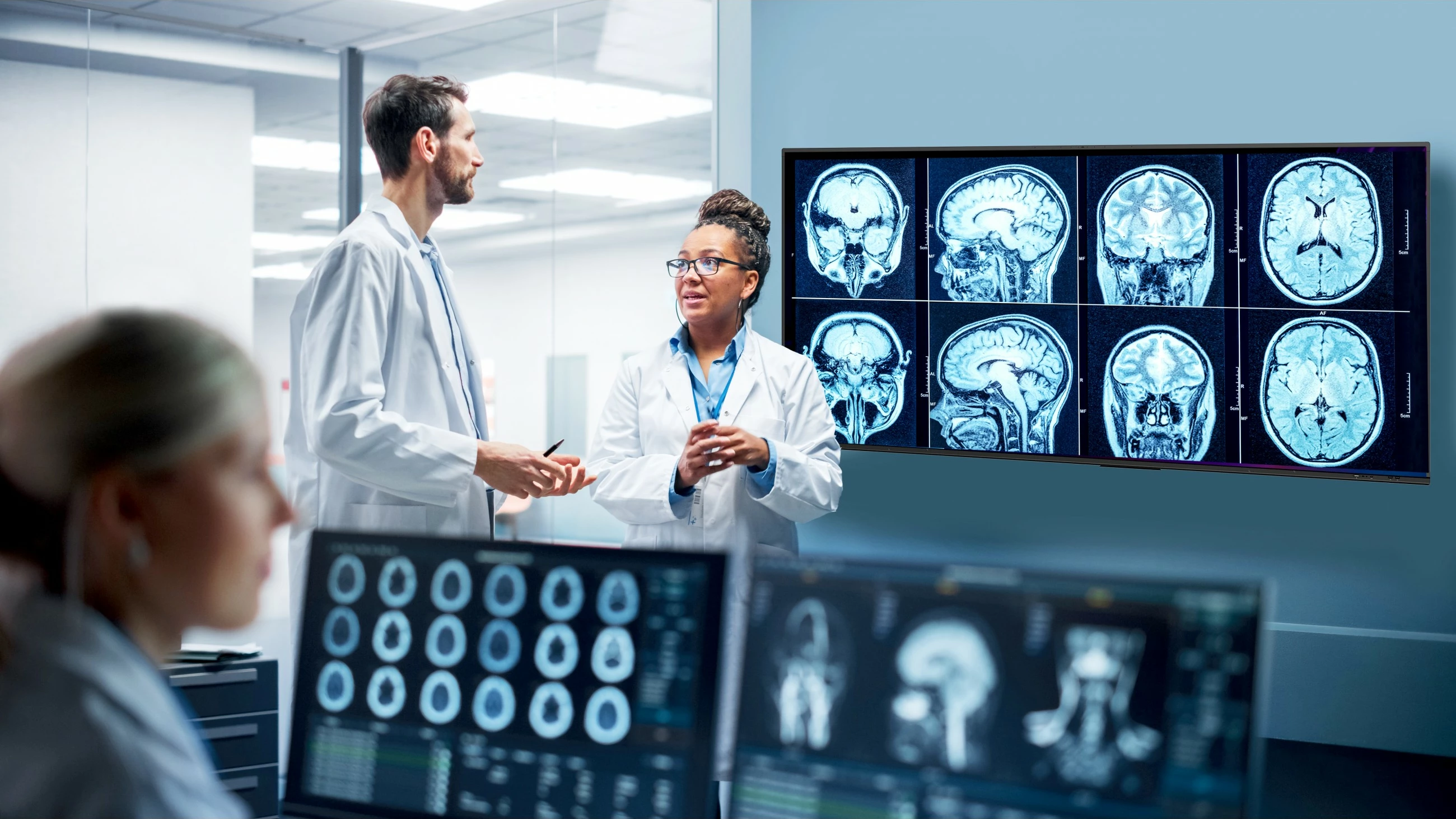 Ekran i madh me prekje AVOCOR E Serie AVE-9200 92 inç, 5K Ultra HD, Wi-Fi, 3 altoparlantë