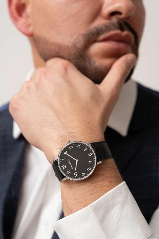 Orë dore për meshkuj Paul Lorens, e zezë