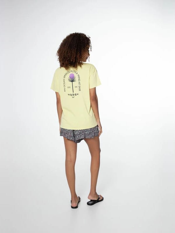 Maicë për femra Protest