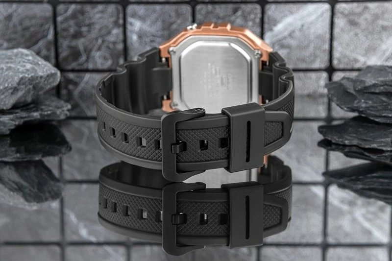 Orë dore për meshkuj CASIO, e zezë