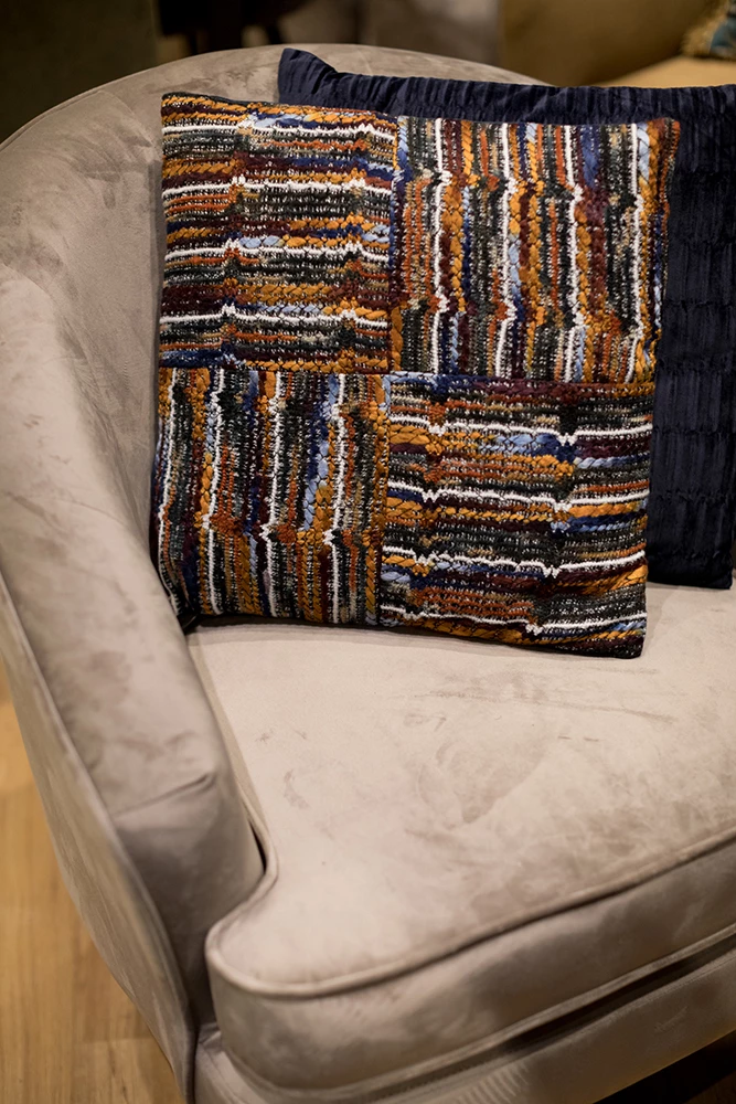 Jastëk dekorativ Relief, kadife blu, 45x45cm