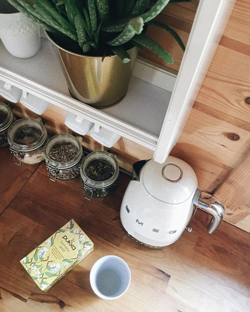 Ibrik elektrik SMEG KLF04CREU, 1.7L, krem