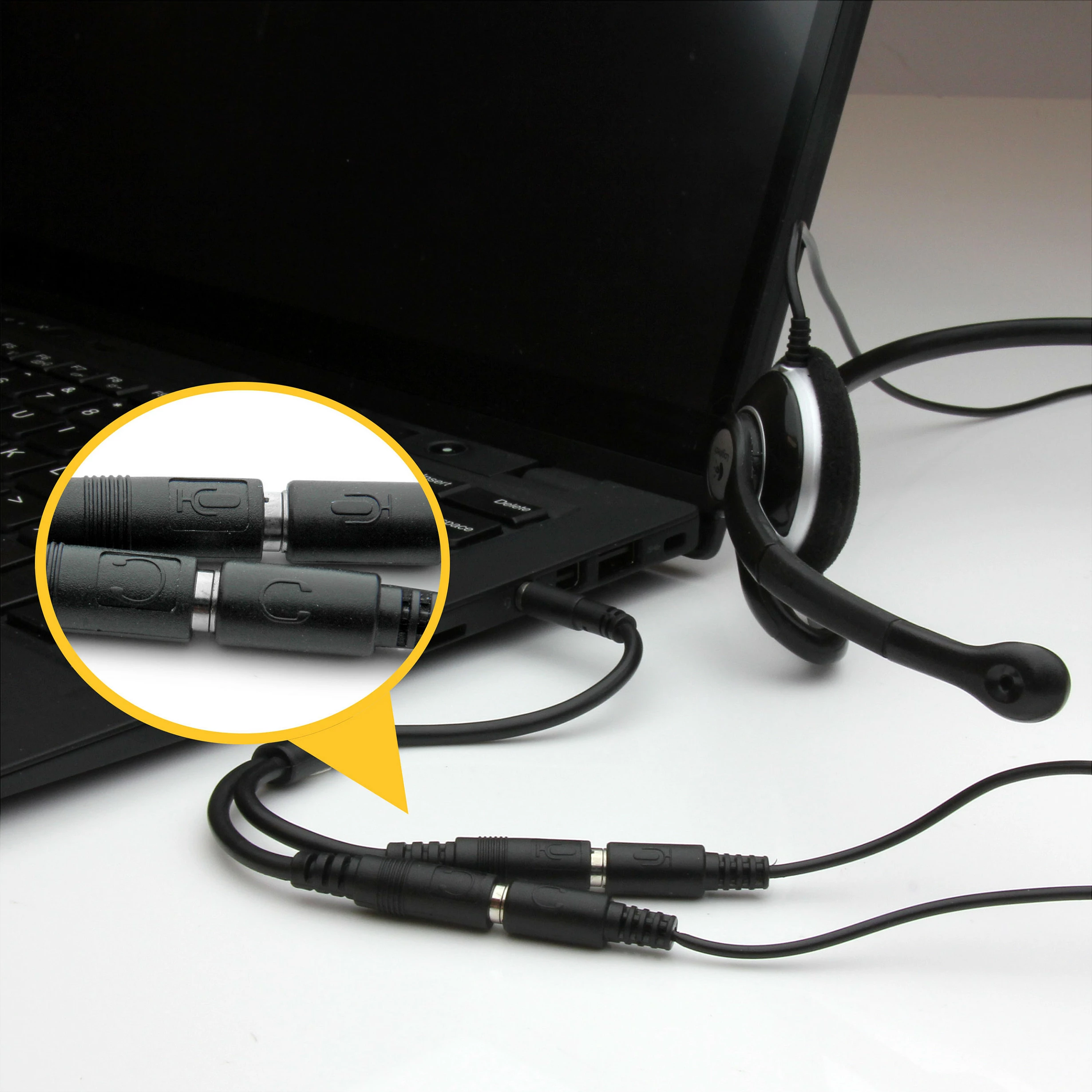 Adapter kufje StarTech MUYHSMFF, 3.5mm (4-pin) në 2x 3.5mm (audio + mikrofon), 0.2m, i zi