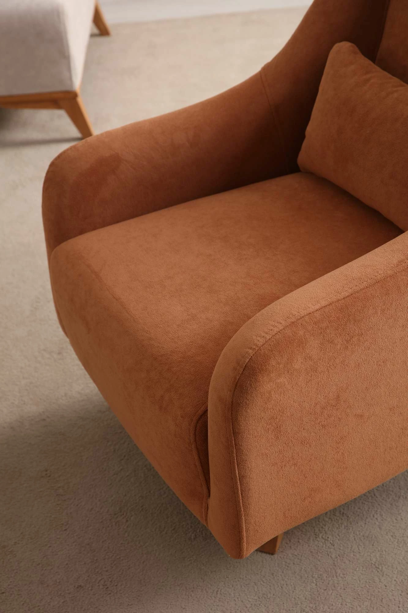 Karrige Wing Hera, portokalli, Atelier del Sofa