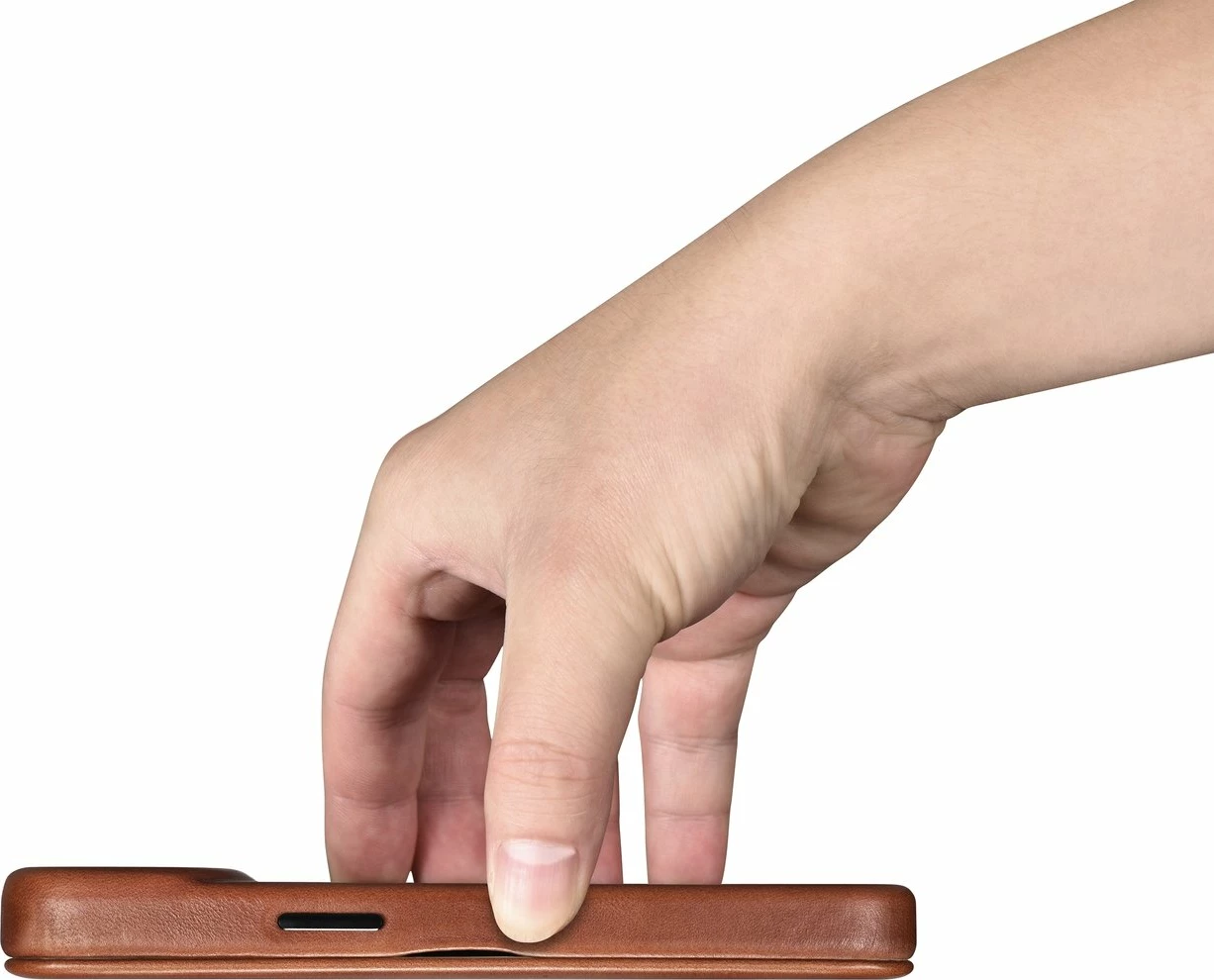 Mbështjellës iCarer Oil Wax Premium Leather Folio për iPhone 14 Plus, MagSafe, kafe