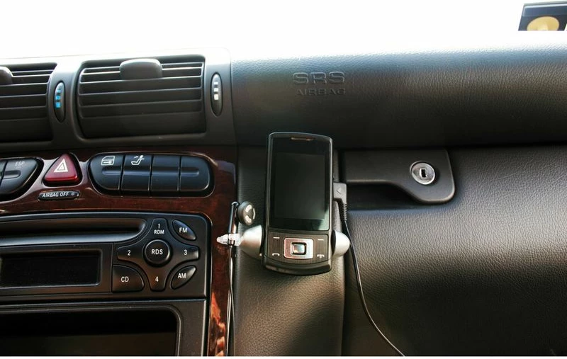 Mbajtes Telefoni Universale