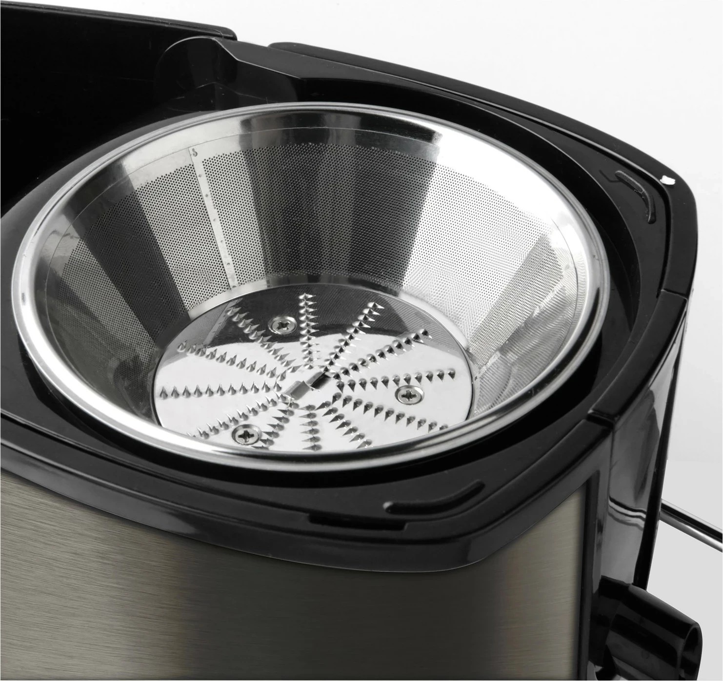 Shtrydhëse Black&Decker BXJE600E 600W e zezë