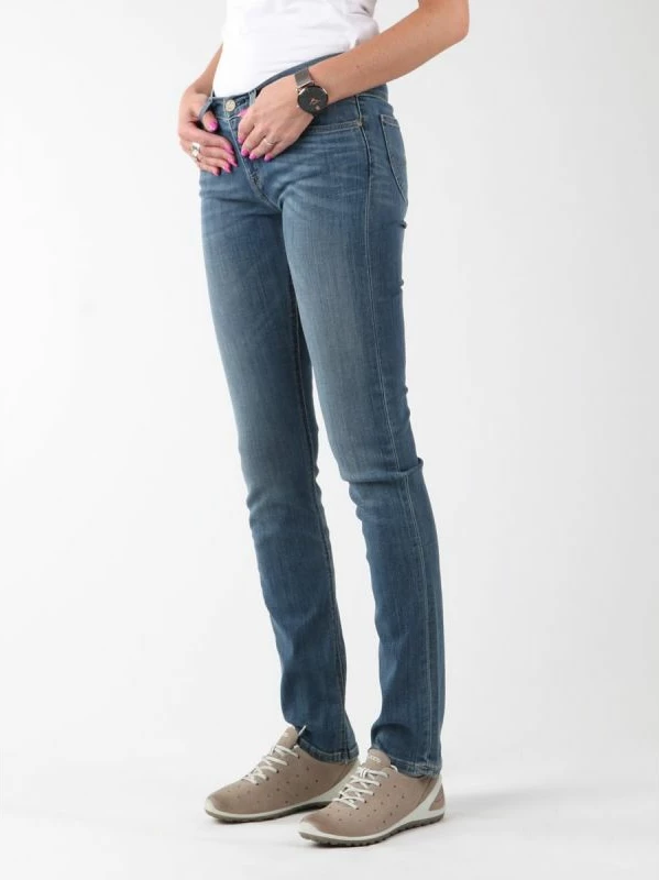 Xhinse skinny për femra Lee