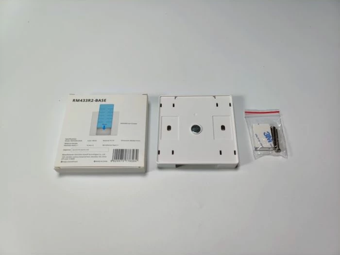 Mbajtëse telekomande SONOFF RM433R2-BASE për RM433, montim muri/tavoline, e bardhë