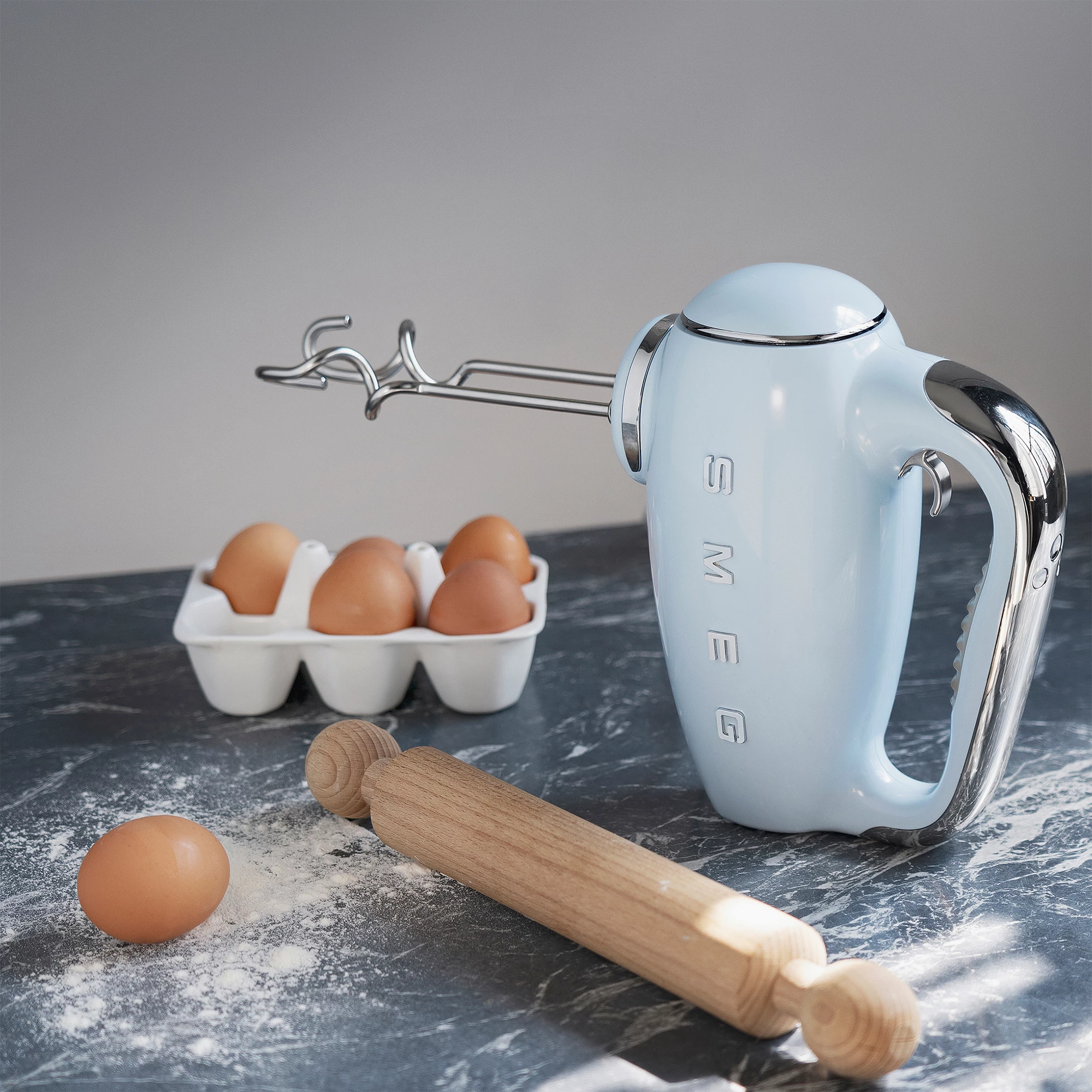 Mikser dore Smeg HMF01PBEU 250W, 9 shpejtësi, Turbo, blu pastel
