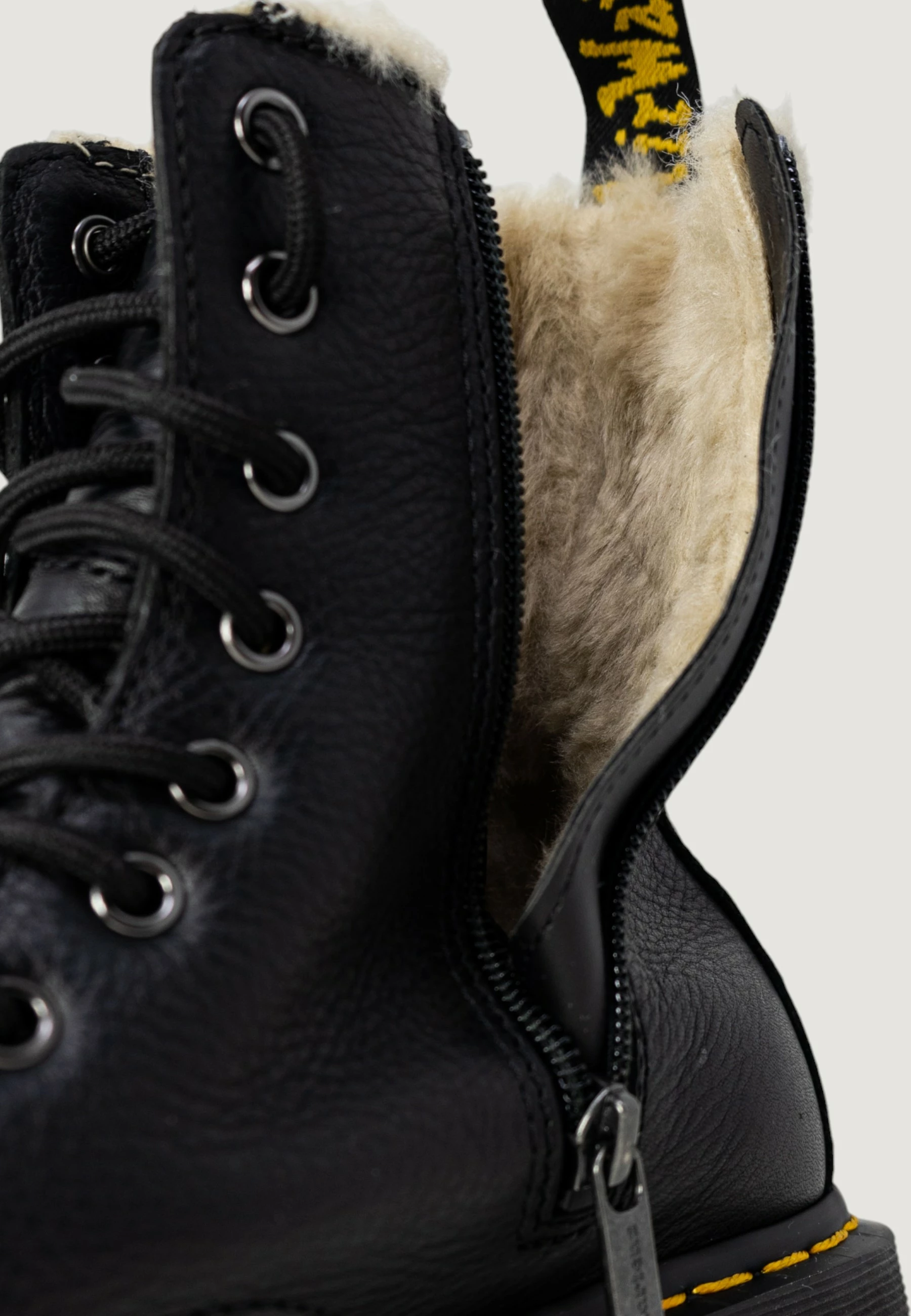 Çizme të shkurta për femra Dr. Martens Jadon FL Black Pisa 25637001, të zeza [Madhësia: 37]