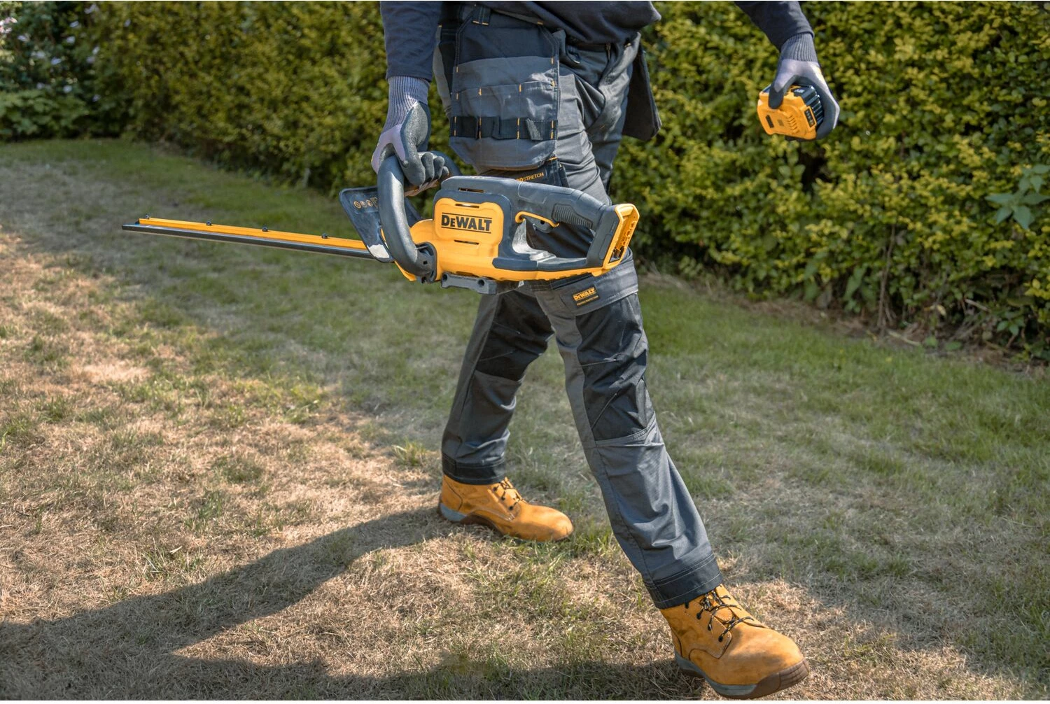 Trimer për gardh Dewalt DCMHT564P1 18V 55cm 25mm, 1x 5Ah + karikues
