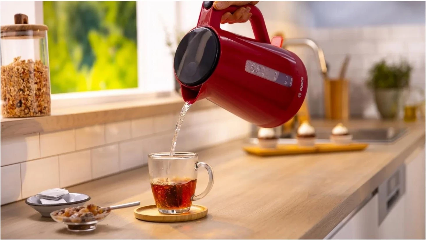 Çajnik Bosch TWK1M124, 1.7L, 2400W, i kuq