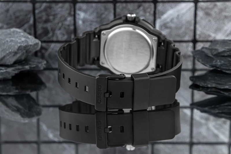 Orë dore për meshkuj CASIO, e zezë