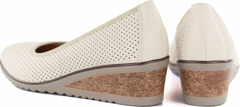 Këpucë me takë të plotë për femra Vinceza 58629, bezhë