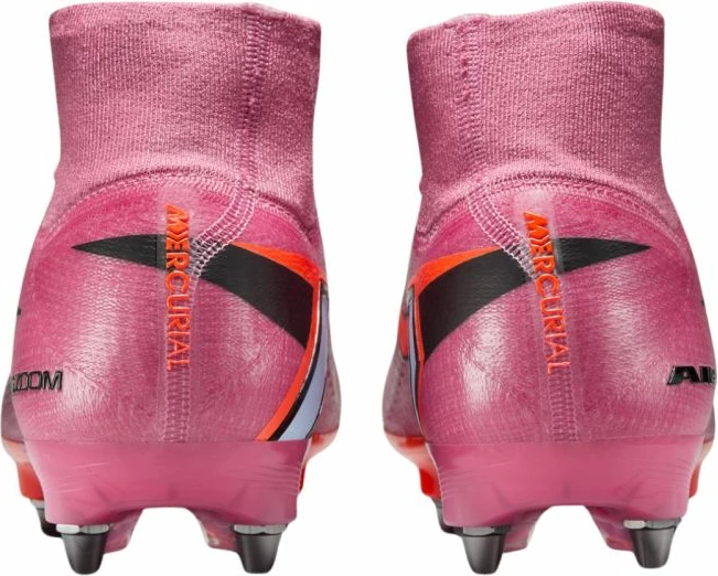 Atlete futbolli Nike, të kuqe