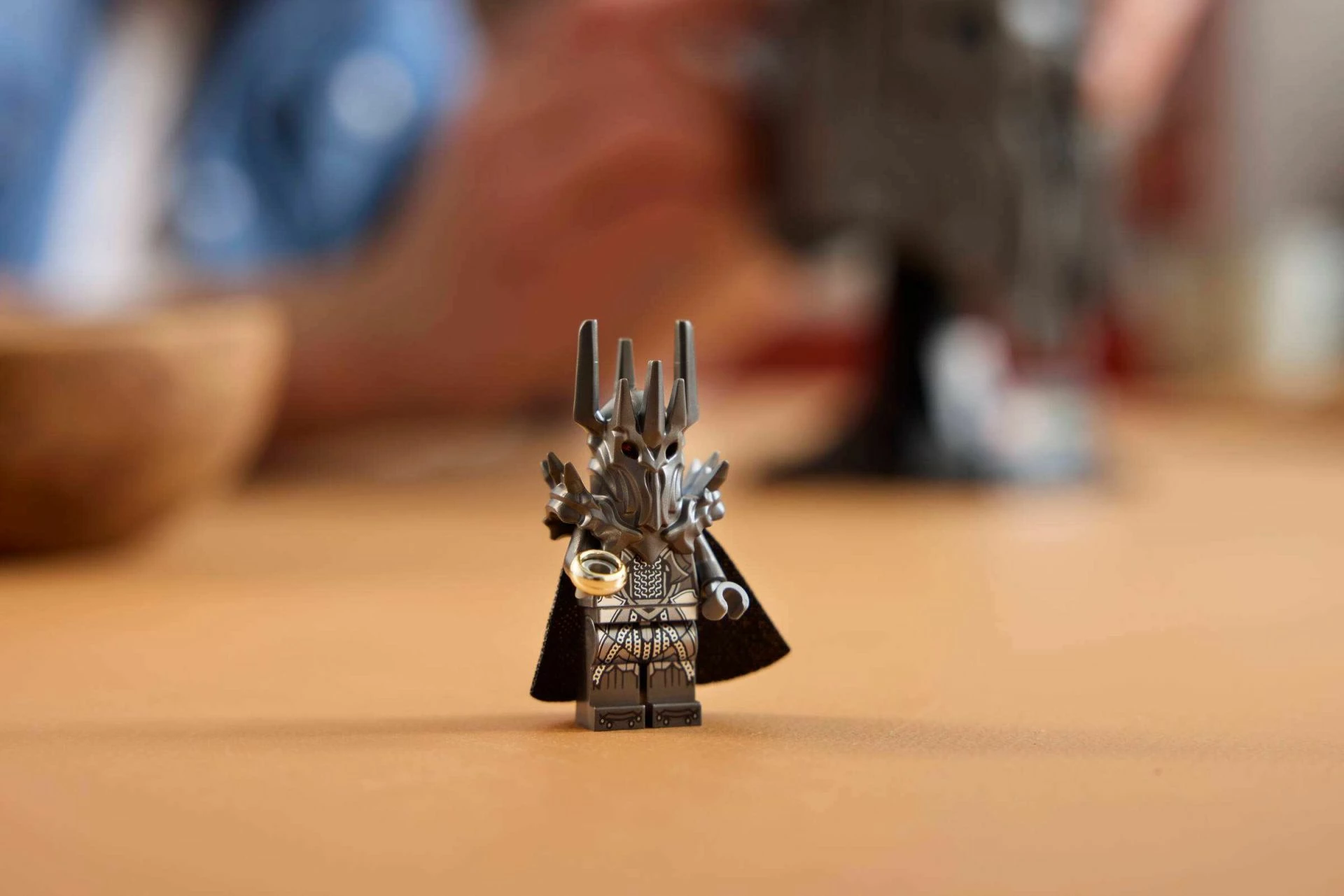 Set ndërtimi LEGO Icons The Lord of the Rings Helmeta e Sauron-it 538 copë #11373, 18+, me 1 minifigurë