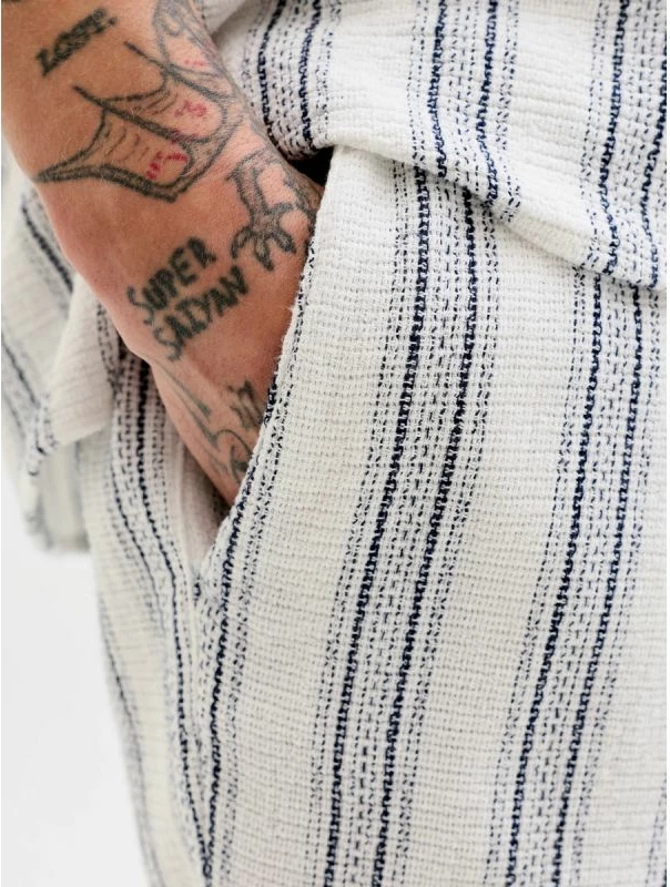 Shorce për meshkuj Jack&Jones JPSTJAIDEN COBA STRIPE JOG SHORTS REG SN 12274413, Cloud Dancer/Stripes [Madhësia: XL]
