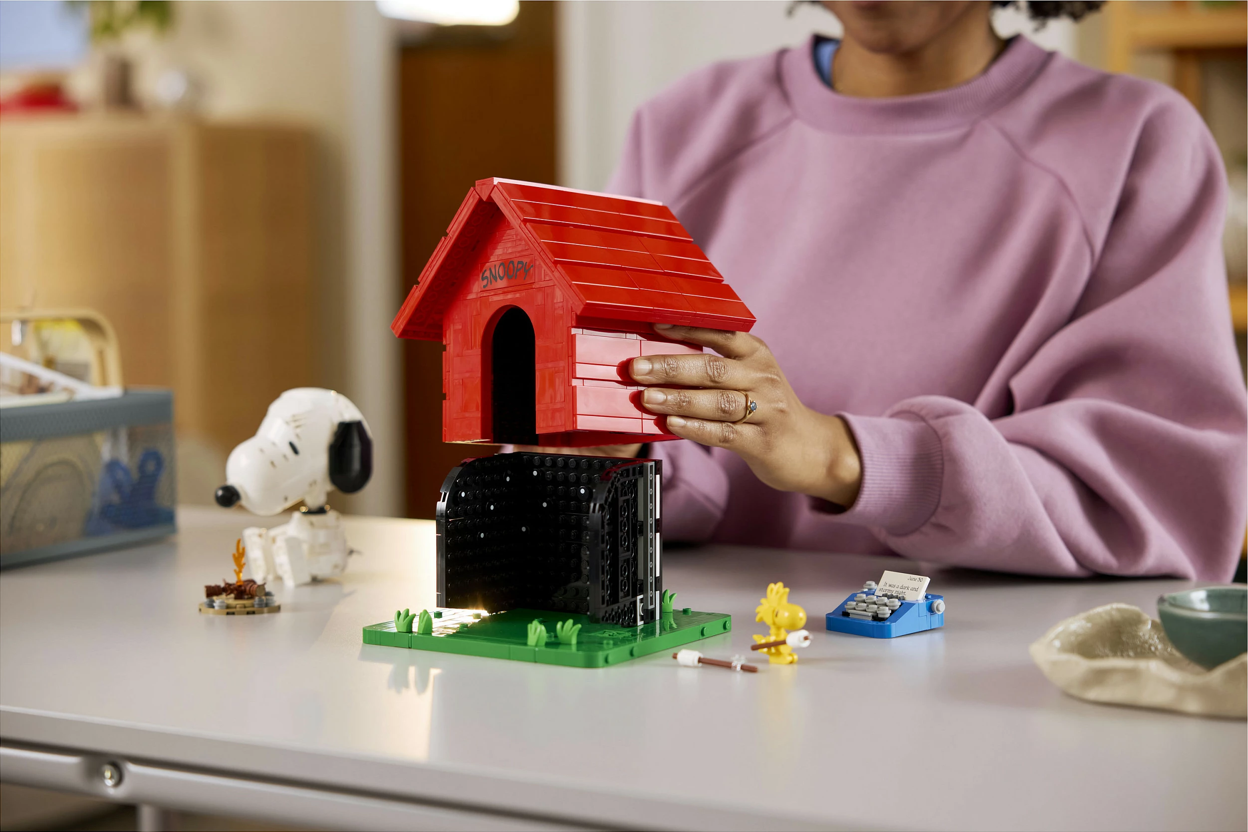 Set ndërtimi LEGO Ideas 21368 Peanuts Shtëpia e qenit e Snoopy, 964 copë, shumëngjyrësh