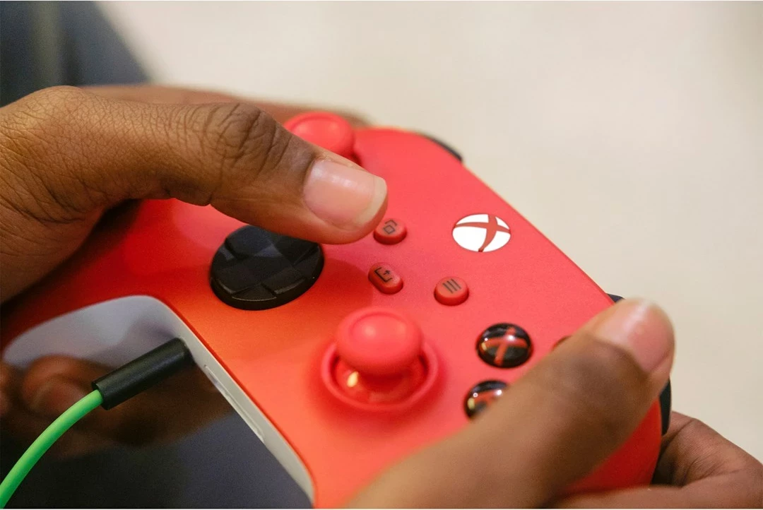 Gamepad Microsoft Xbox Wireless Controller QAU-00012, Bluetooth/USB, i kuq