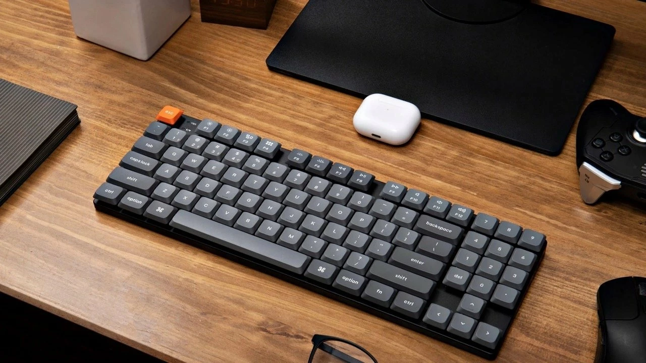 Tastierë mekanike Keychron K13 Max K13M-H3, QMK/VIA, hot-swap, low profile Gateron Brown, RGB, 80% TKL US, USB/Bluetooth/2.4GHz, gri