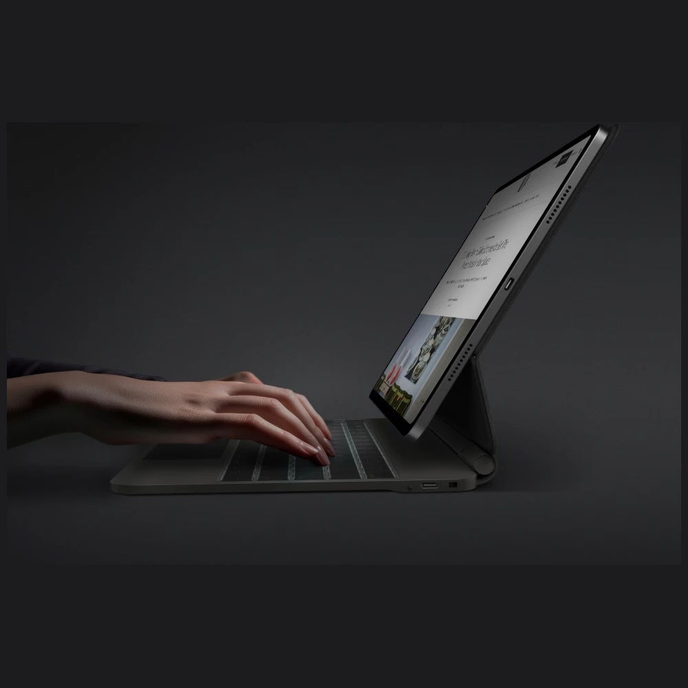 Mbështjellës magnetik me tastierë UNIQ Venno Pro për iPad Air 13" (2024/2025) / iPad Pro 13" (2024), Bluetooth, me trackpad, i zi, set me kabllo USB-C