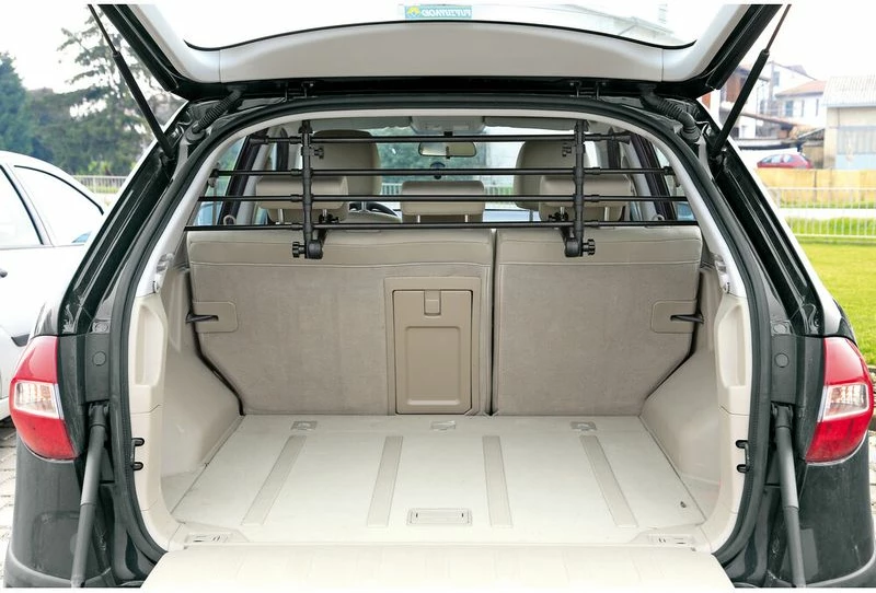 Mbrojtese E Hekurt Bagazhi Prapa Ne Makine - Cargo