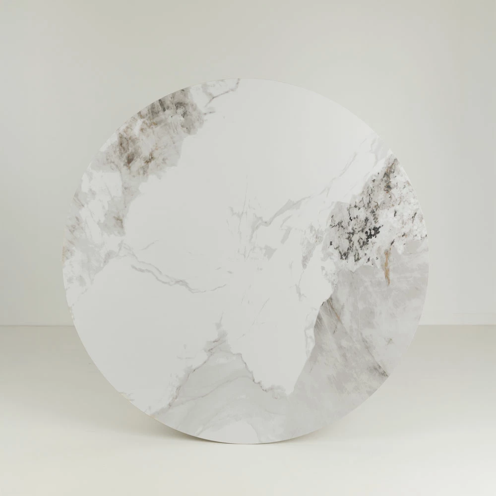Tavolinë ATRIUM, ngjyrë e bardhë me model mermeri, 110x110x76cm