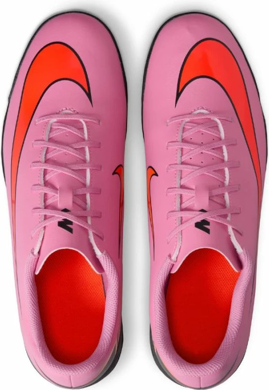 Atlete futbolli Nike, të kuqe [Madhësia: 42.5]