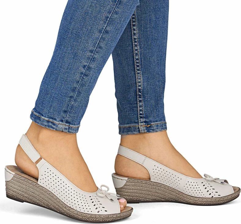 Sandale me platformë për femra Rieker 624H1-60