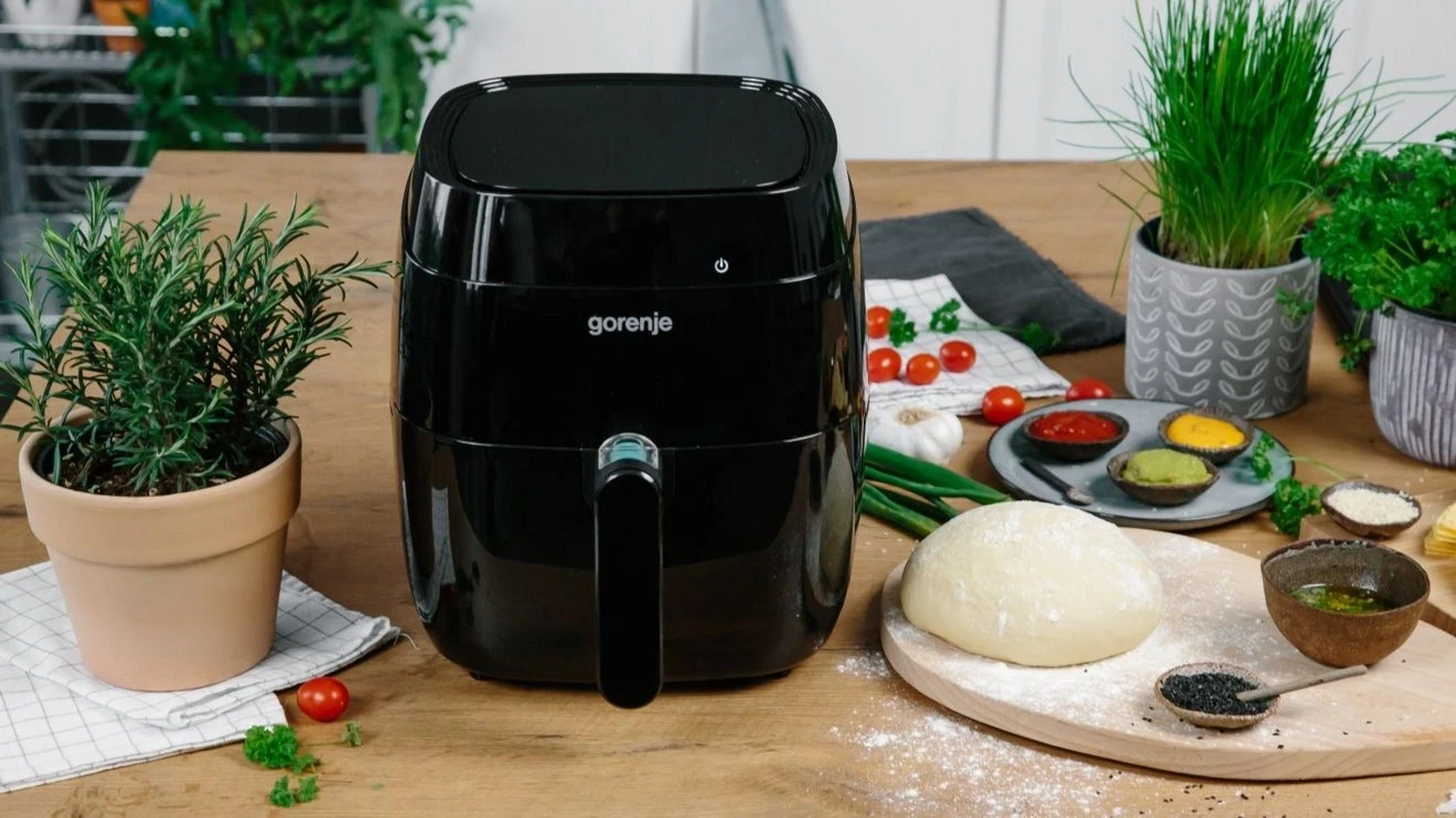 Fryer pa yndyrë Gorenje, model AF1409DB, ngjyrë e zezë