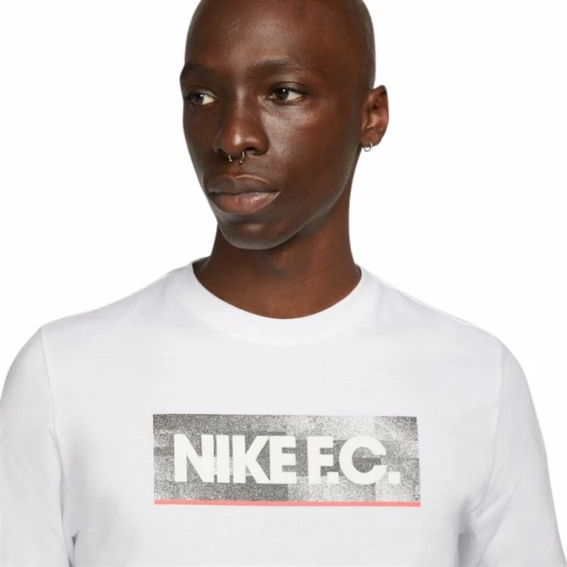 Maicë Nike për meshkuj, e bardhë