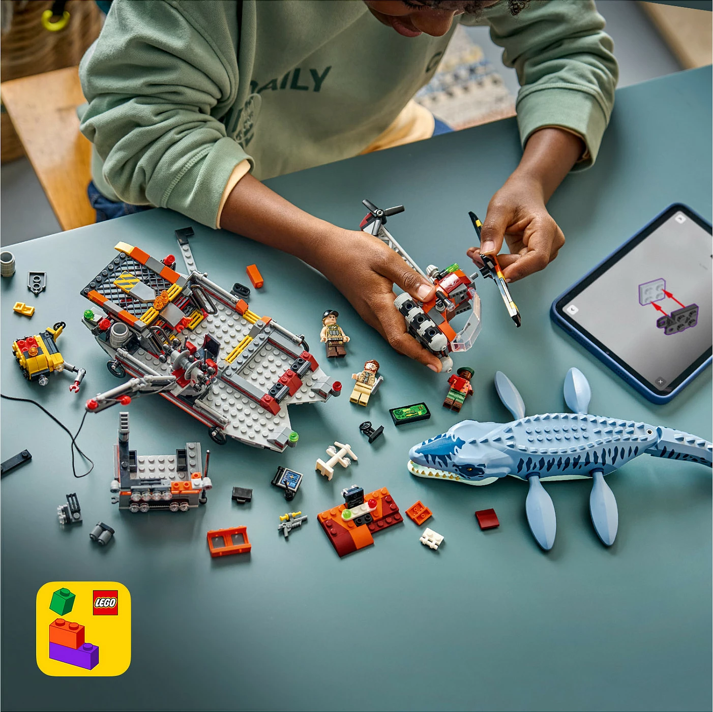Set LEGO Jurassic World 77983 Mosasaurus Boat Attack, 703 copë