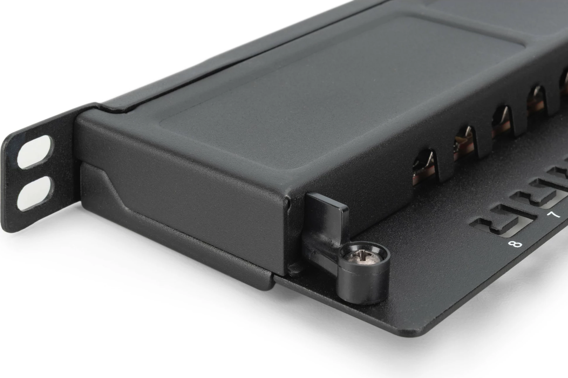 Patch panel Digitus Cat6a 8-portë, rackmount, i zi